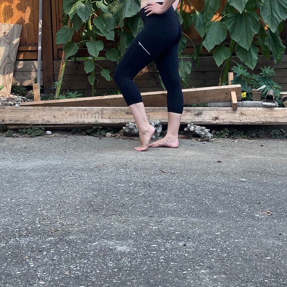 Black Capri Leggings - Picture 4 of 7